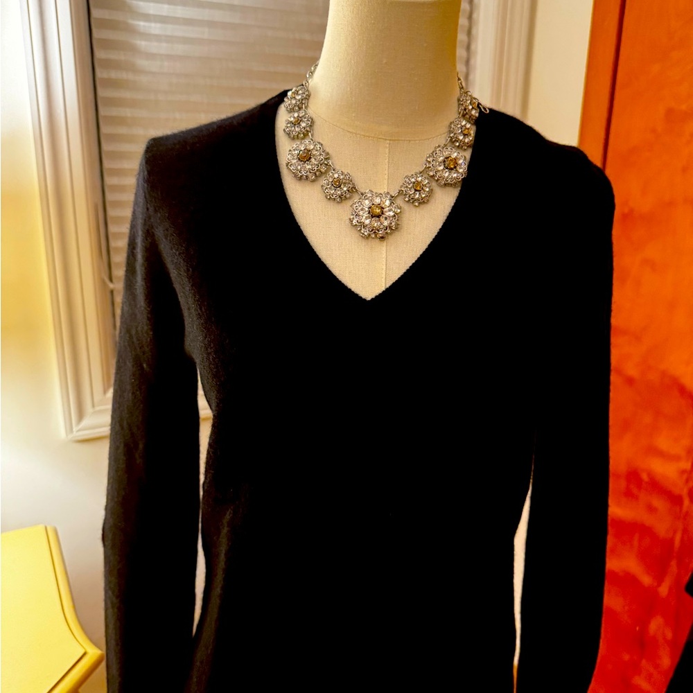 Bloomingdales 2 ply 100 % cashmere V neck sweater!  Excellent condition